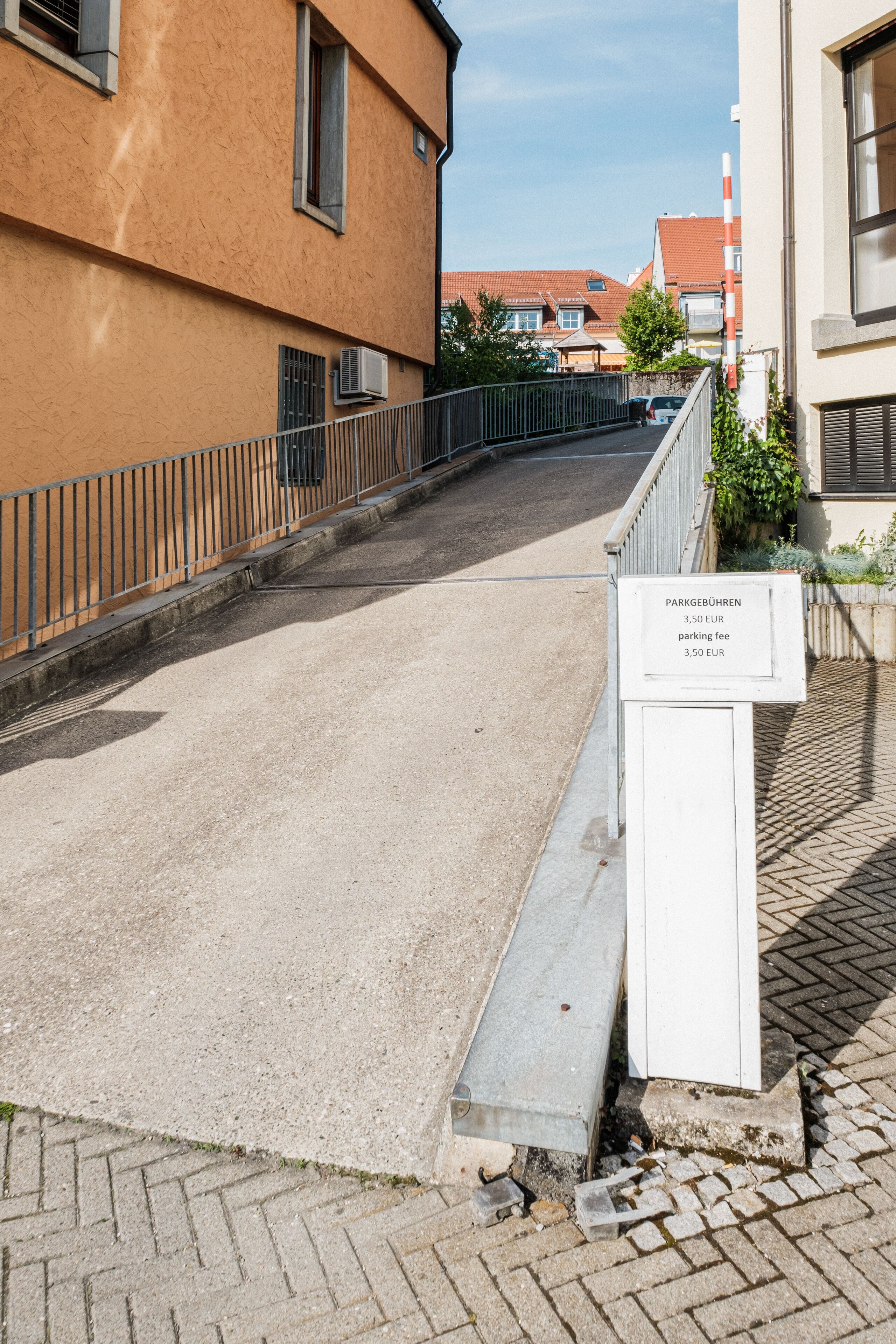 A parking sign with a fee of 3.50 EUR.