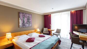 Comfort Double Room | Hypo-allergenic bedding, down duvets, minibar, desk