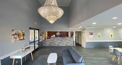 Days Inn & Suites by Wyndham Winnie