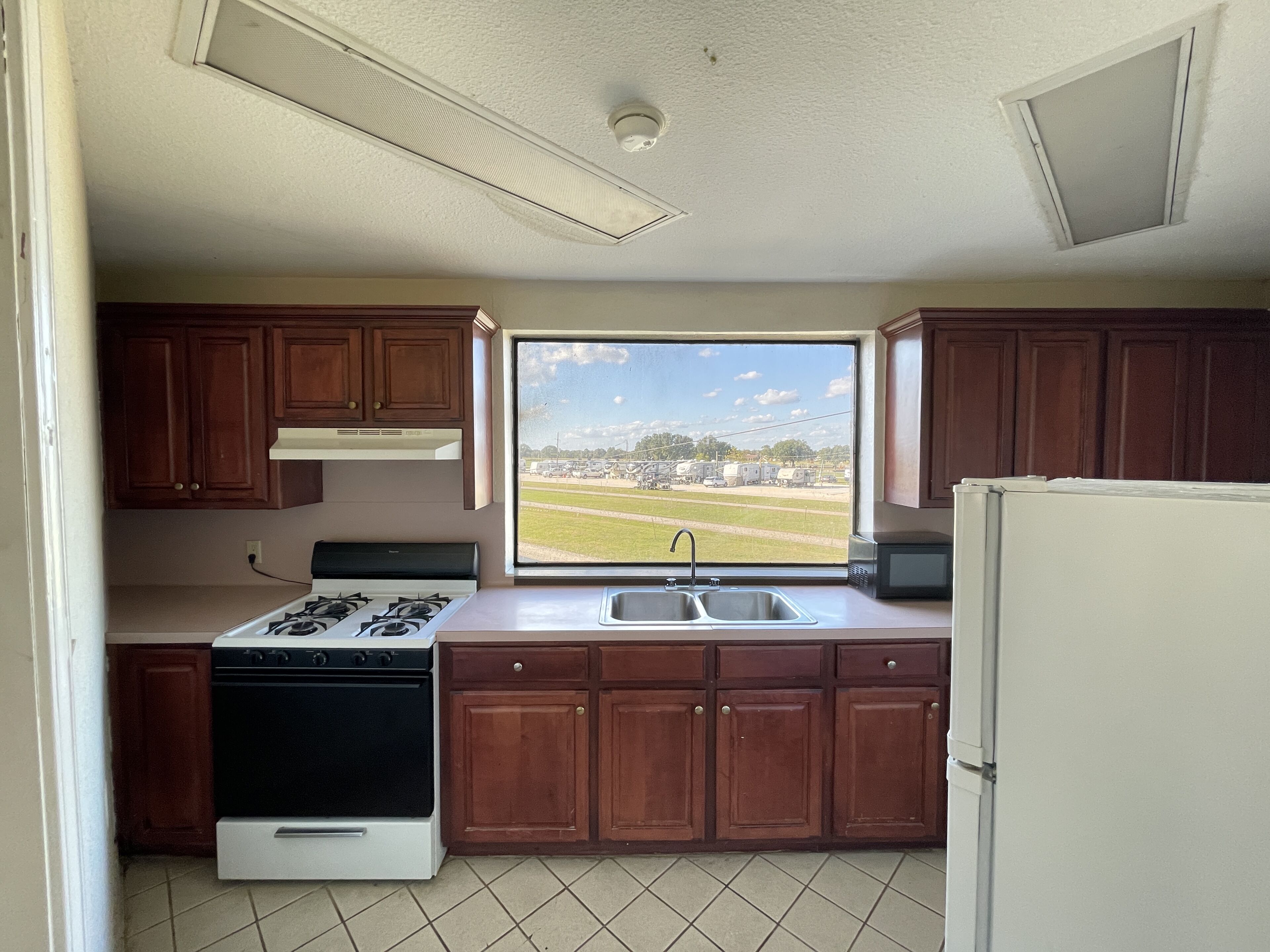 Microwave, coffee/tea maker