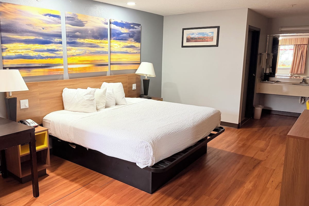 Iron/ironing board, rollaway beds, free WiFi, bed sheets