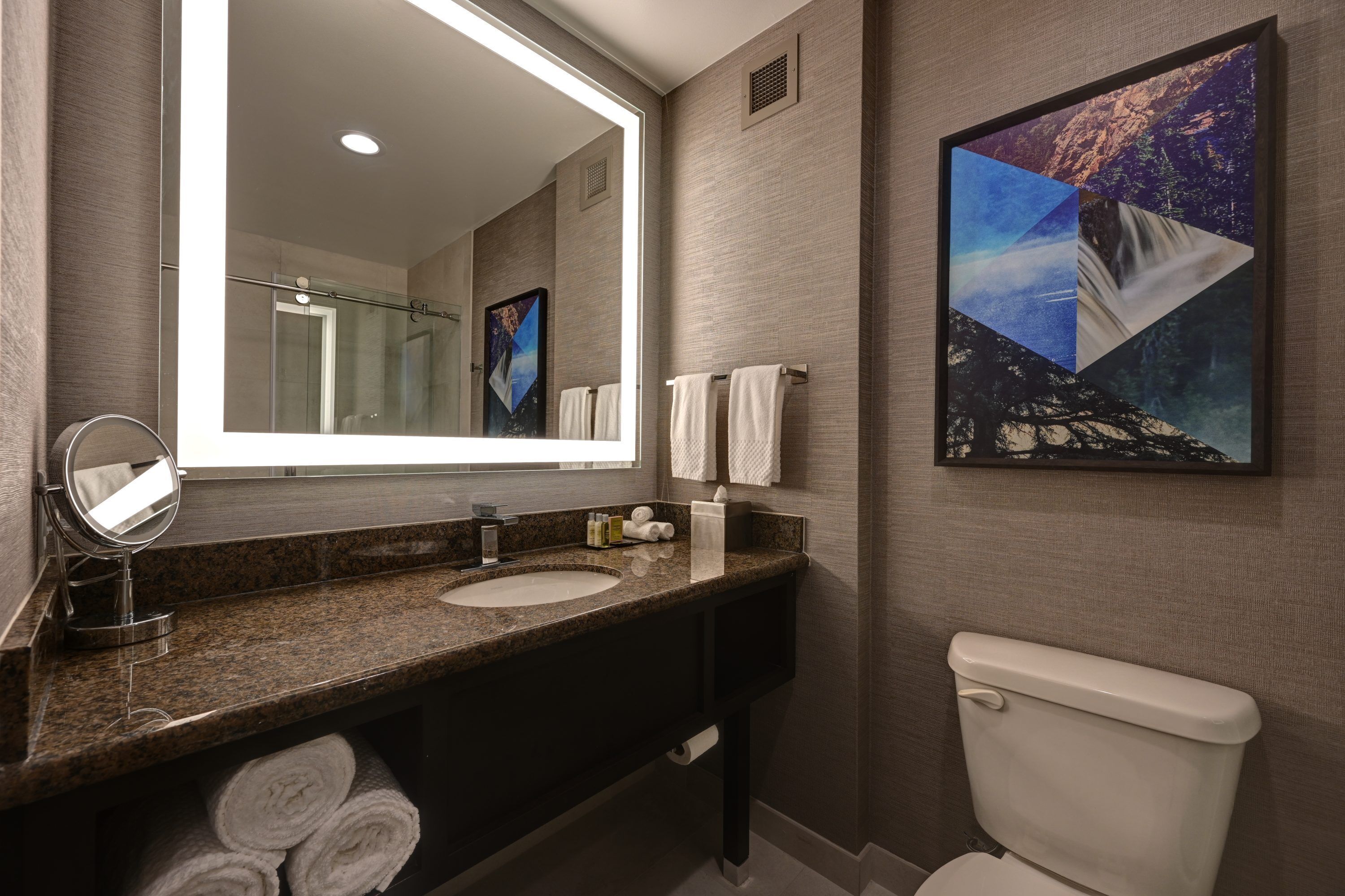 room, 1 king bed | bathroom | free toiletries, hair dryer, towels