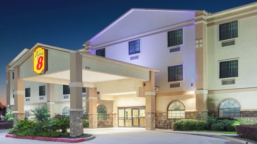 Super 8 by Wyndham IAH West/Greenspoint