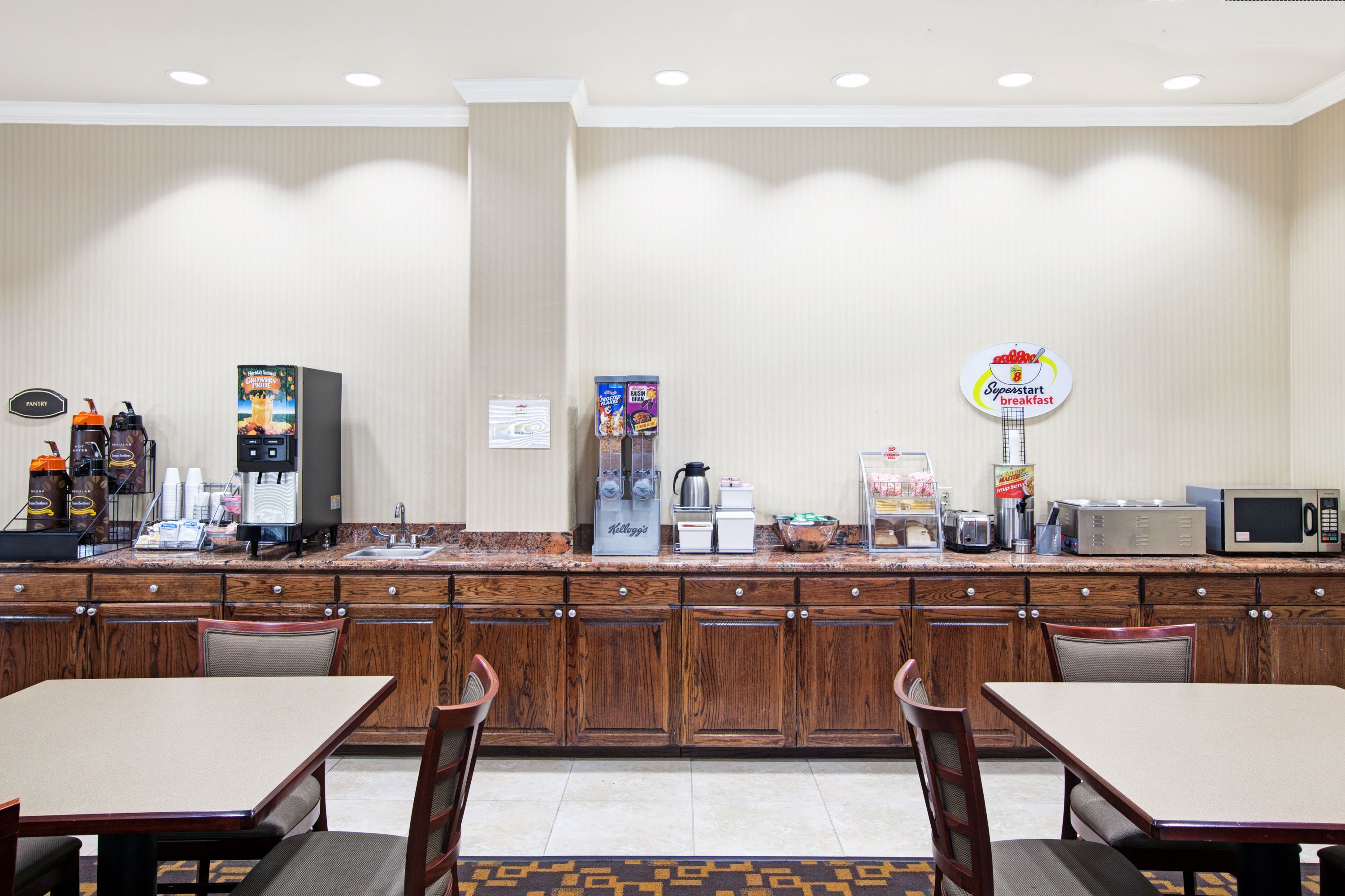 فطور أوروبي مجانًا يوميًا