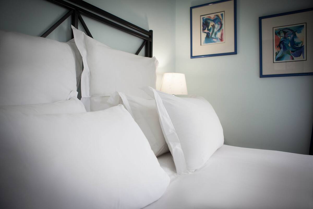 Hout Bay Double | 9 bedrooms, Egyptian cotton sheets, premium bedding, Select Comfort beds
