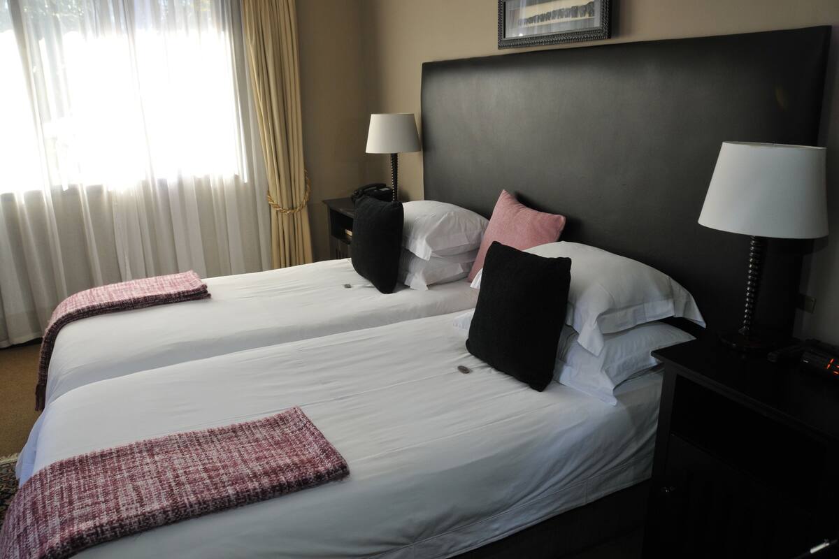 Table Bay Twin | 9 bedrooms, Egyptian cotton sheets, premium bedding, Select Comfort beds