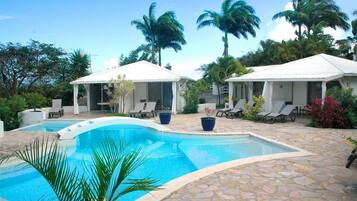 Outdoor pool, an infinity pool