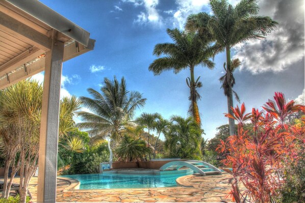 Outdoor pool, an infinity pool