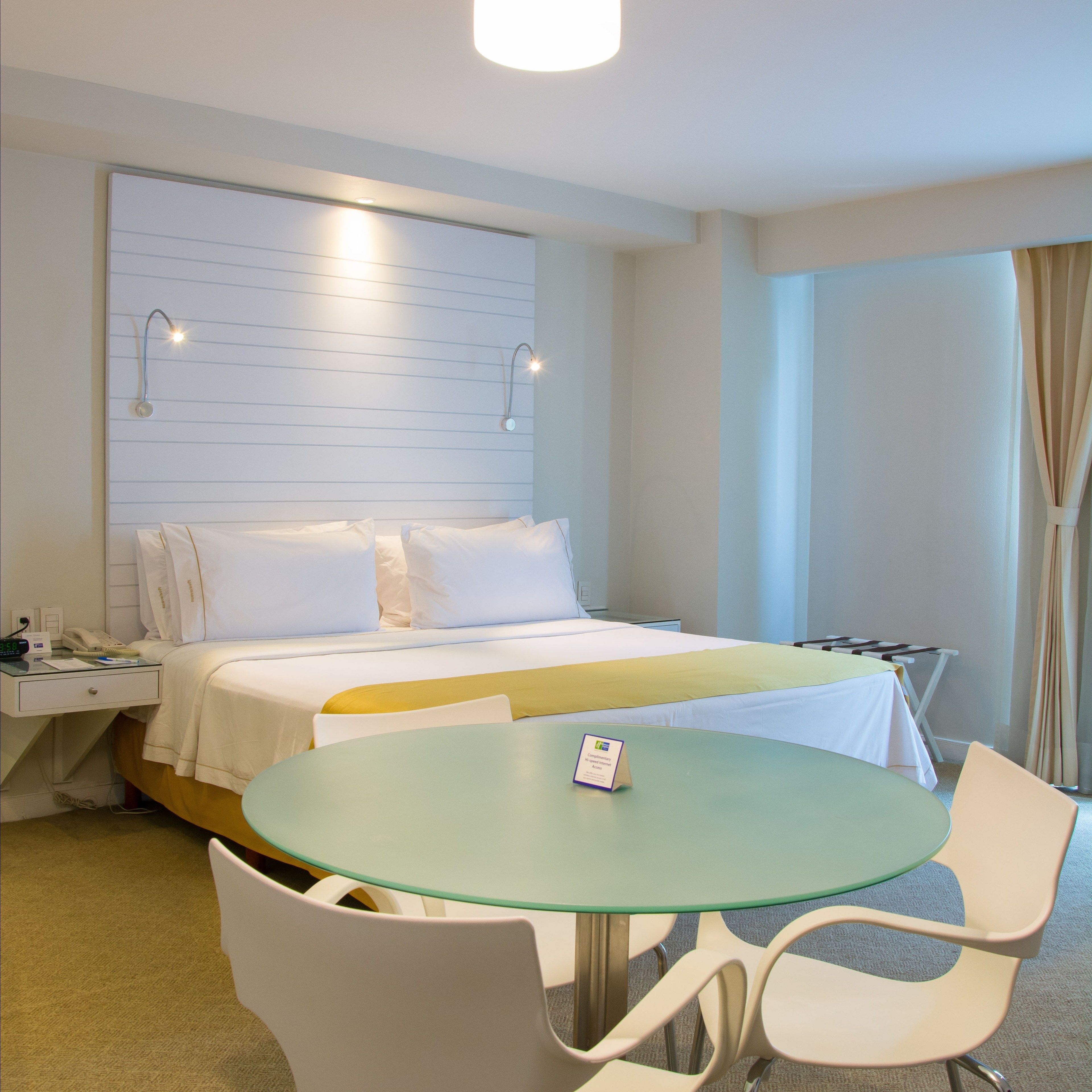 standard room, 1 king bed, accessible | 1 bedroom, in-room safe, desk, laptop workspace