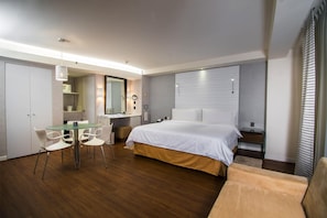 1 bedroom, in-room safe, desk, laptop workspace