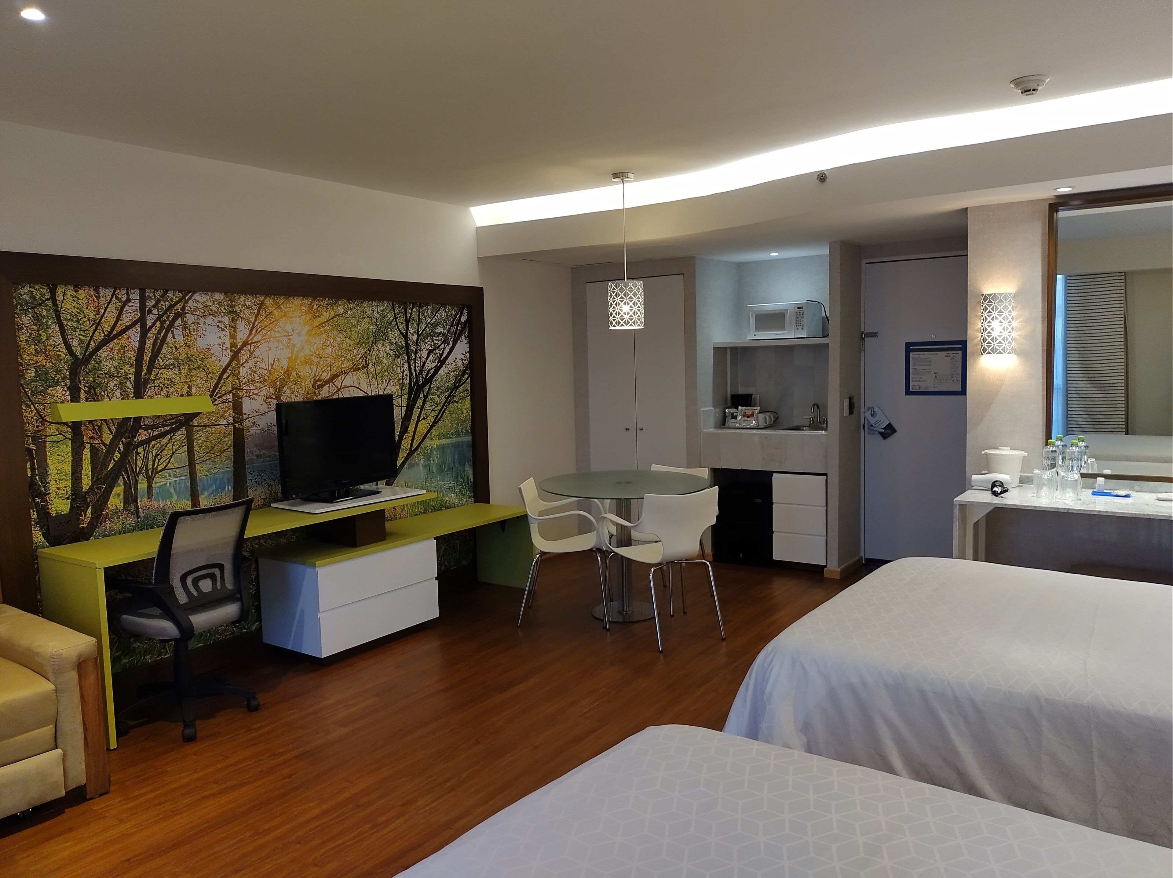 family suite, multiple beds, non smoking | 1 bedroom, in-room safe, desk, laptop workspace