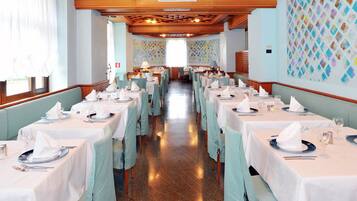 Frühstück, Mittagessen und Abendessen