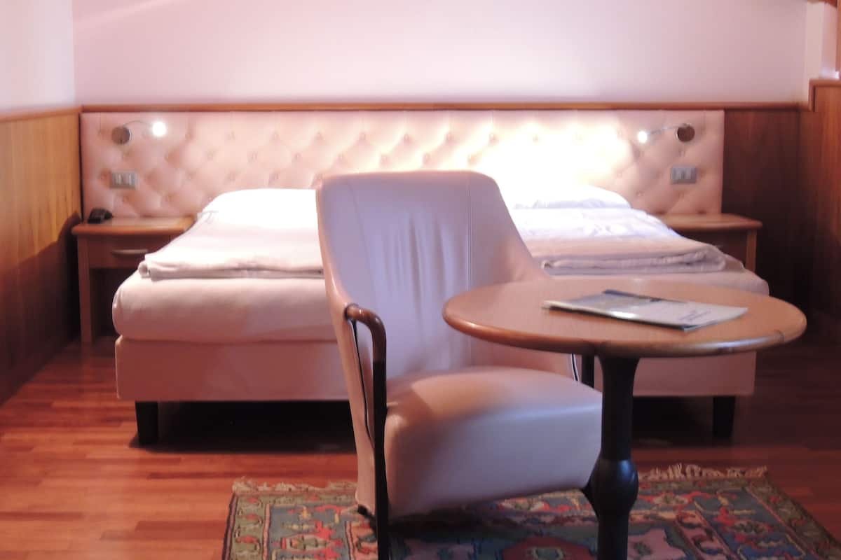 Minibar, caja de seguridad en la habitación, escritorio y wifi gratis
