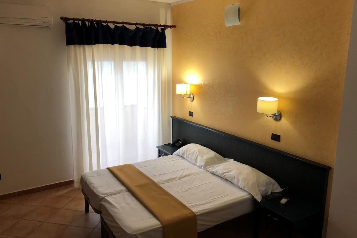Minibar, in-room safe, desk, soundproofing