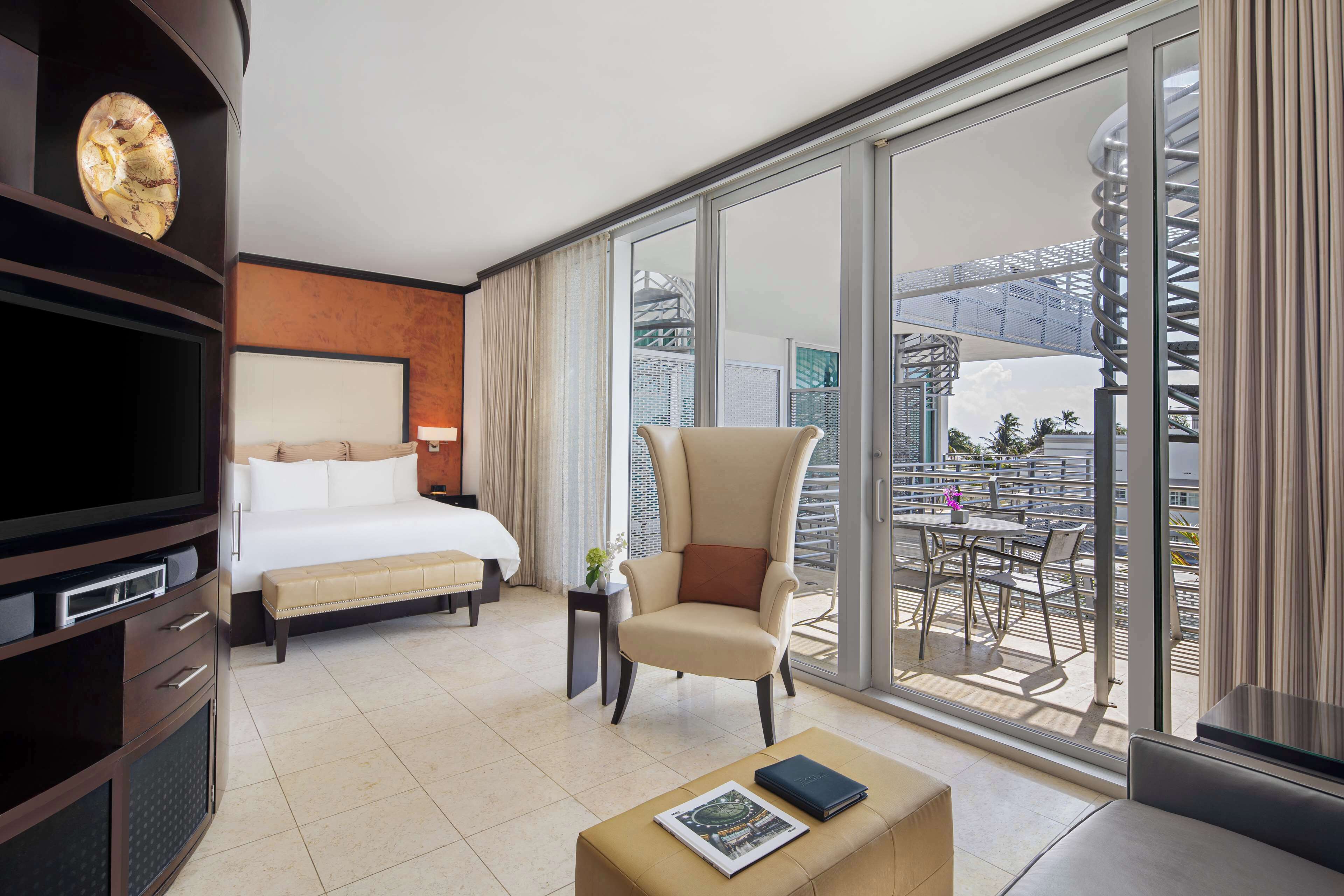 premium bedding, pillow-top beds, minibar, in-room safe