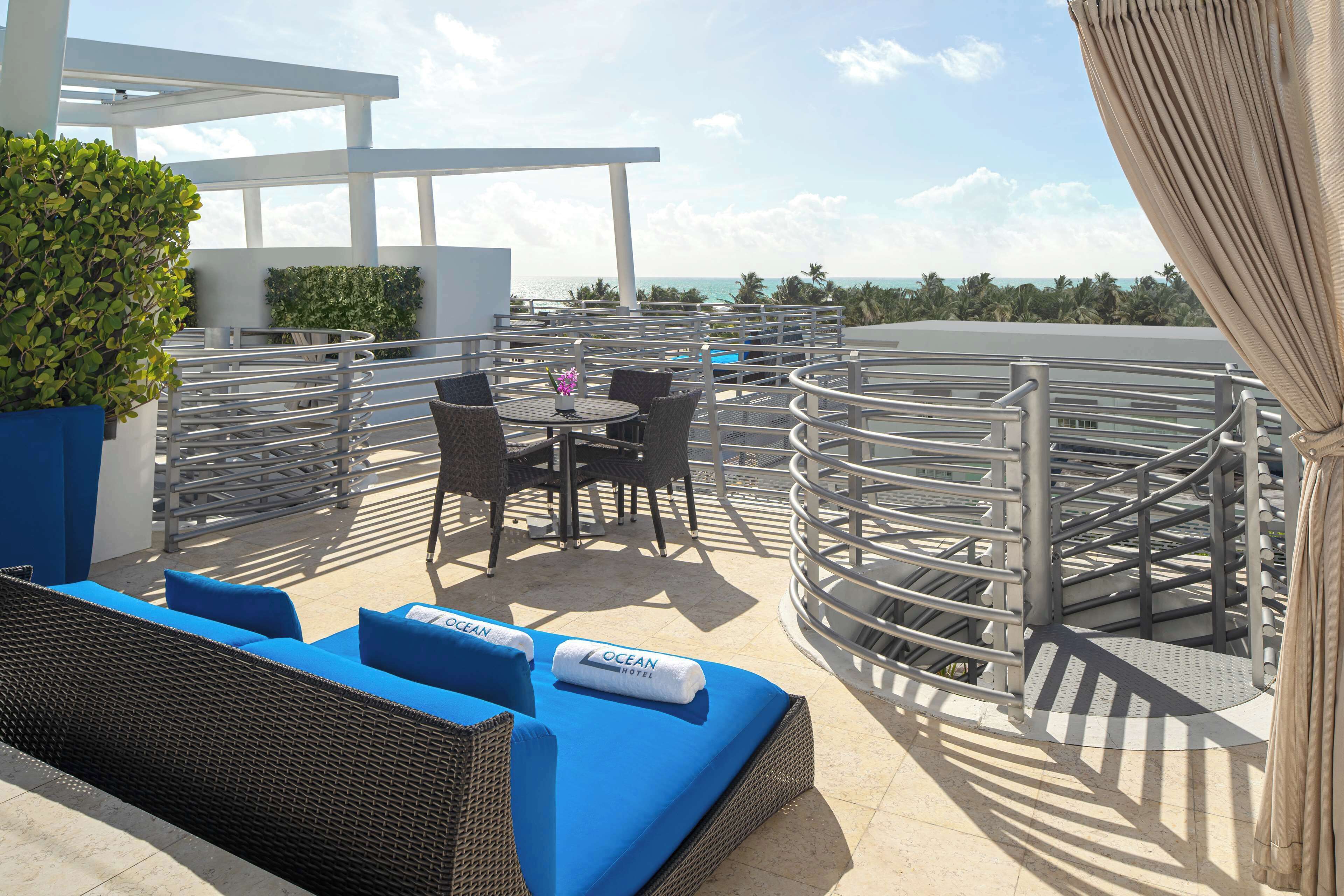 premium bedding, pillow-top beds, minibar, in-room safe