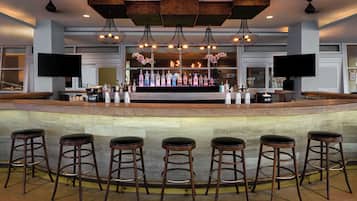 2 bars/lounges, poolside bar