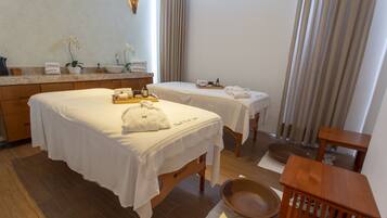 Massage/treatment rooms, massages
