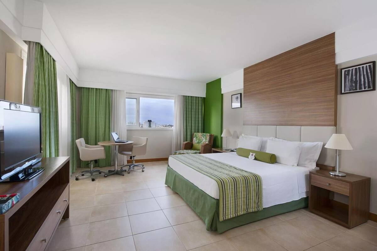 Minibar, in-room safe, laptop workspace, blackout curtains