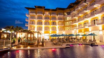 Outdoor pool, open 8 AM to 10 PM, pool loungers
