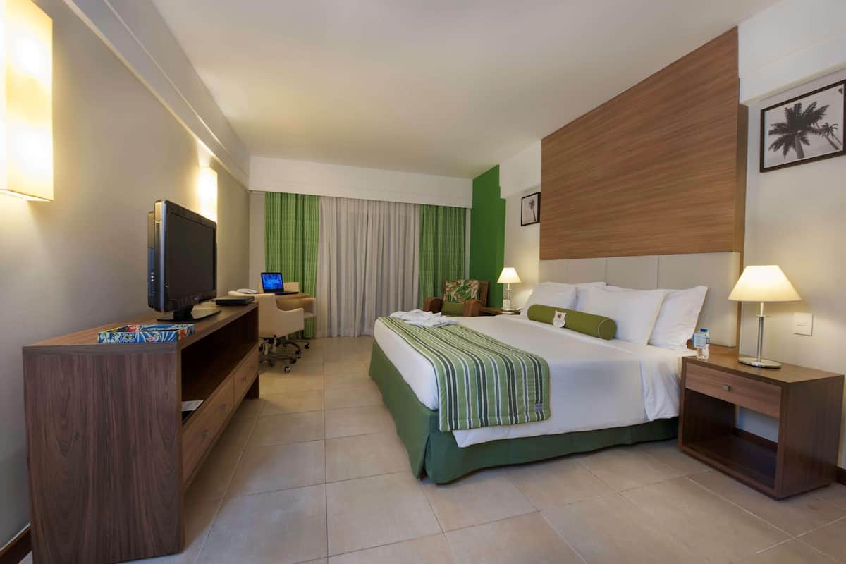 Minibar, in-room safe, laptop workspace, blackout curtains