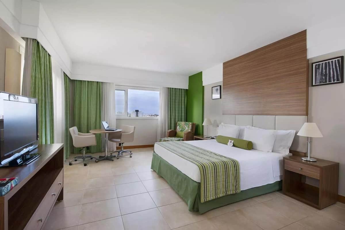 Minibar, in-room safe, laptop workspace, blackout curtains