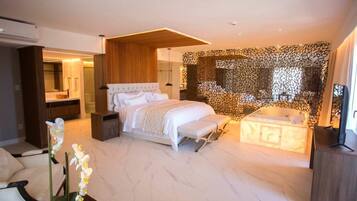 Minibar, in-room safe, laptop workspace, blackout drapes