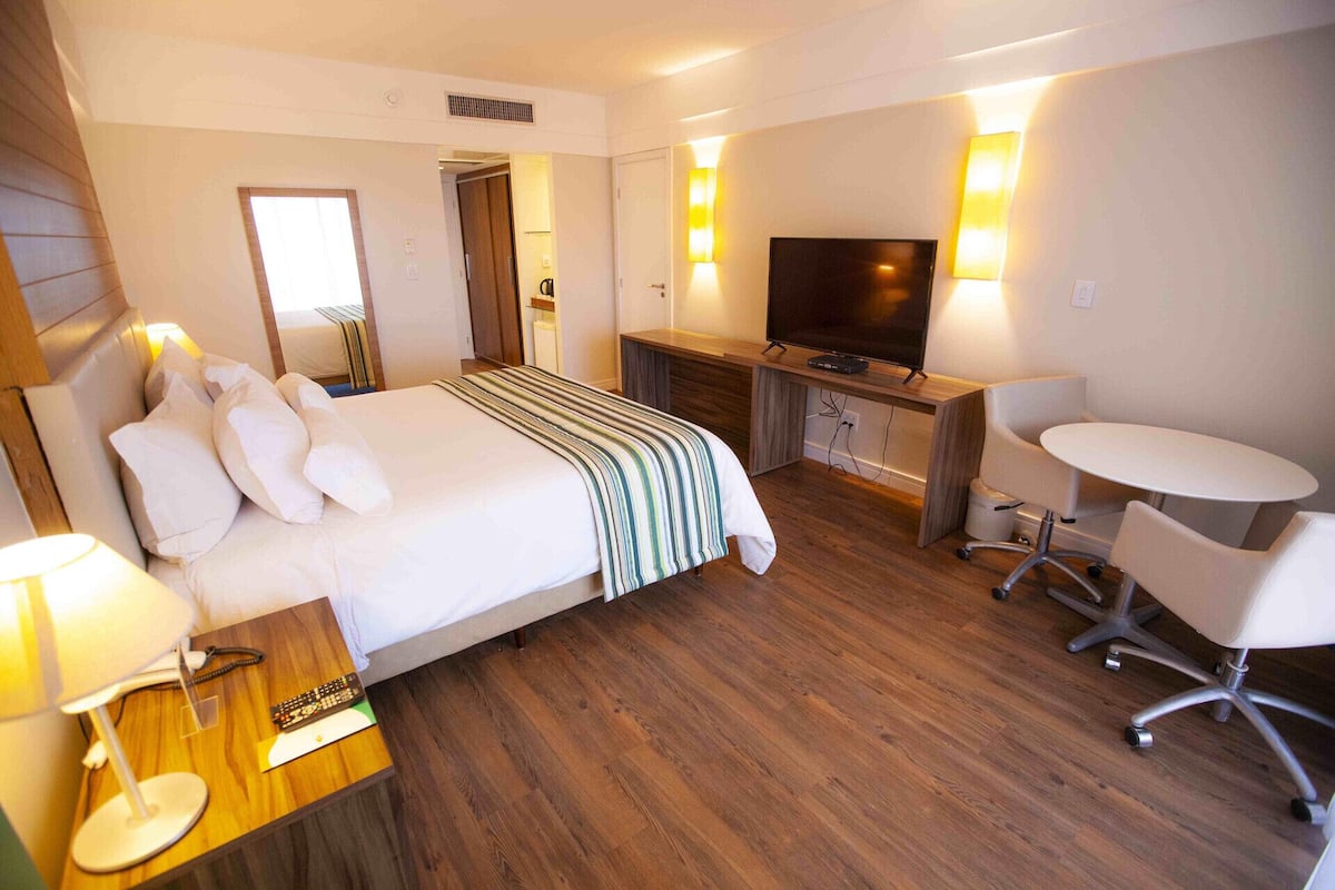 Minibar, in-room safe, laptop workspace, blackout drapes