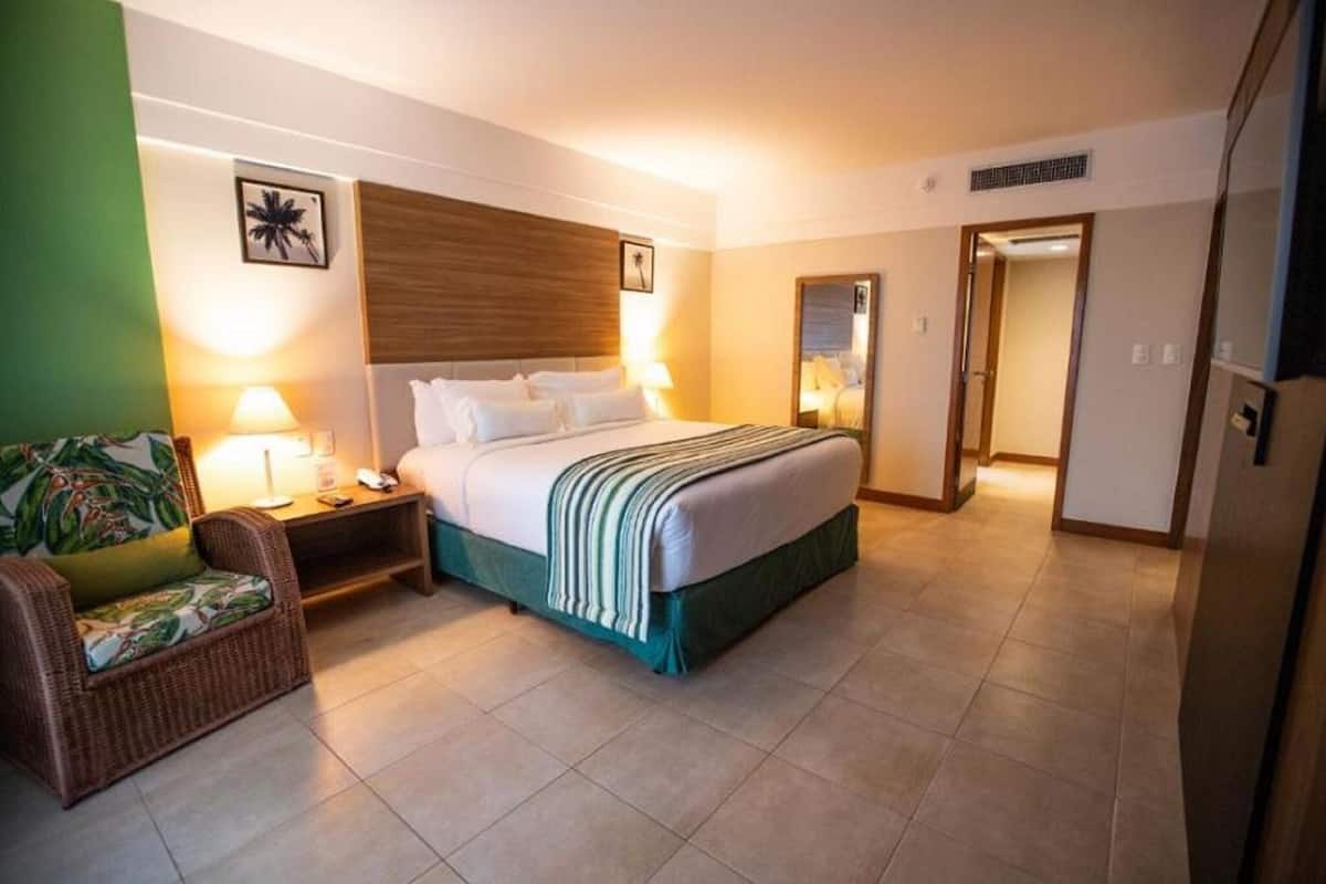 Minibar, in-room safe, laptop workspace, blackout curtains