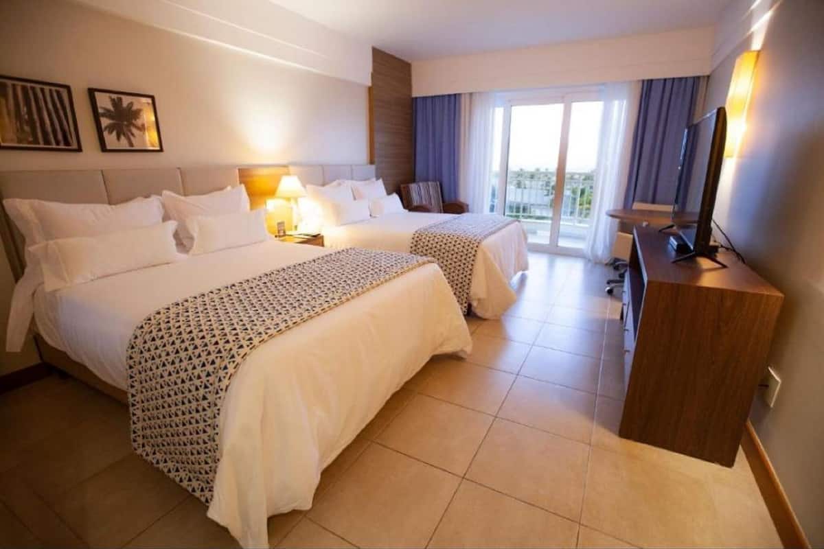 Minibar, in-room safe, laptop workspace, blackout curtains