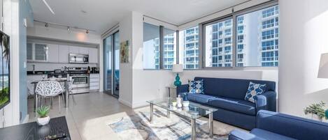 Flatskjerm-TV og DVD-spiller