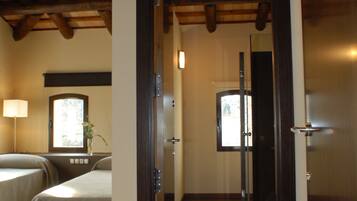 Double or Twin Room | Desk, cots/infant beds, rollaway beds, free WiFi