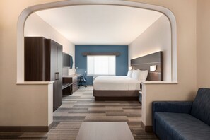Suite, 1 King Bed with Sofa bed | Premium bedding, desk, laptop workspace, blackout curtains - Holiday Inn Express Hotel & Suites Denver Airport by IHG (Denver)