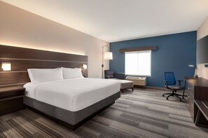 Premium bedding, desk, laptop workspace, blackout curtains - Holiday Inn Express Hotel & Suites Denver Airport by IHG (Denver)