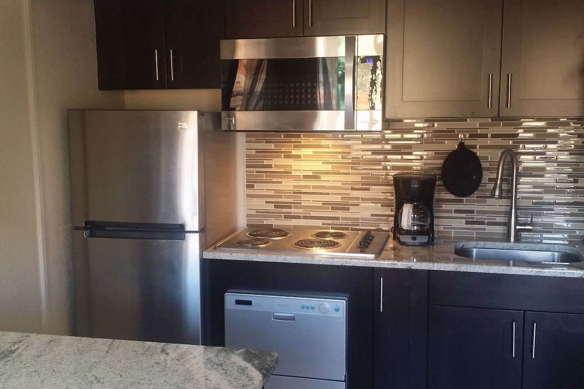 studio, accessible, mountain view | private kitchenette | fridge, microwave, oven, stovetop