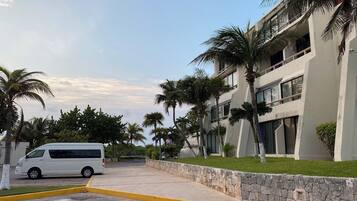 Ubetjent parkering (inkludert)