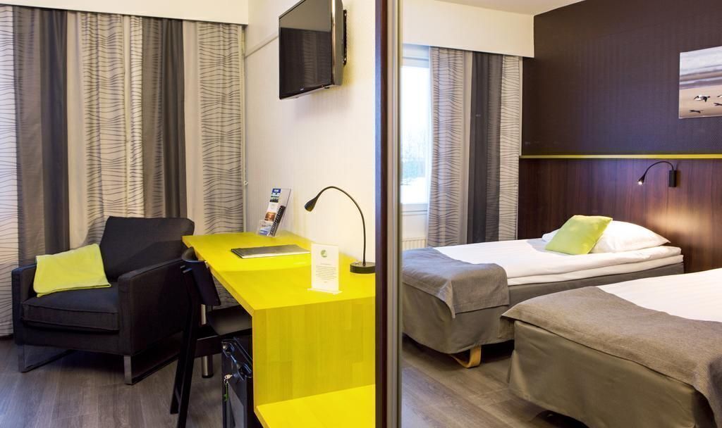 Premium bedding, desk, blackout drapes, soundproofing
