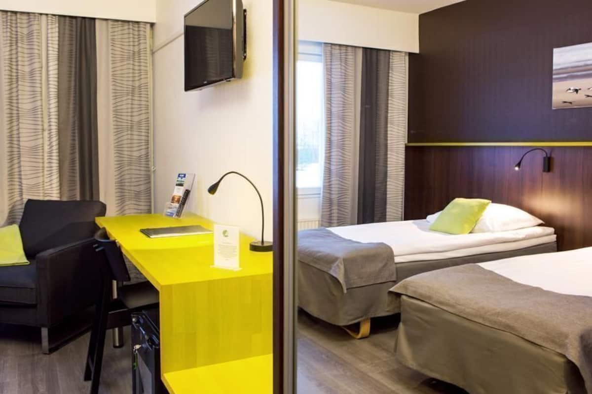 Premium bedding, desk, blackout drapes, soundproofing