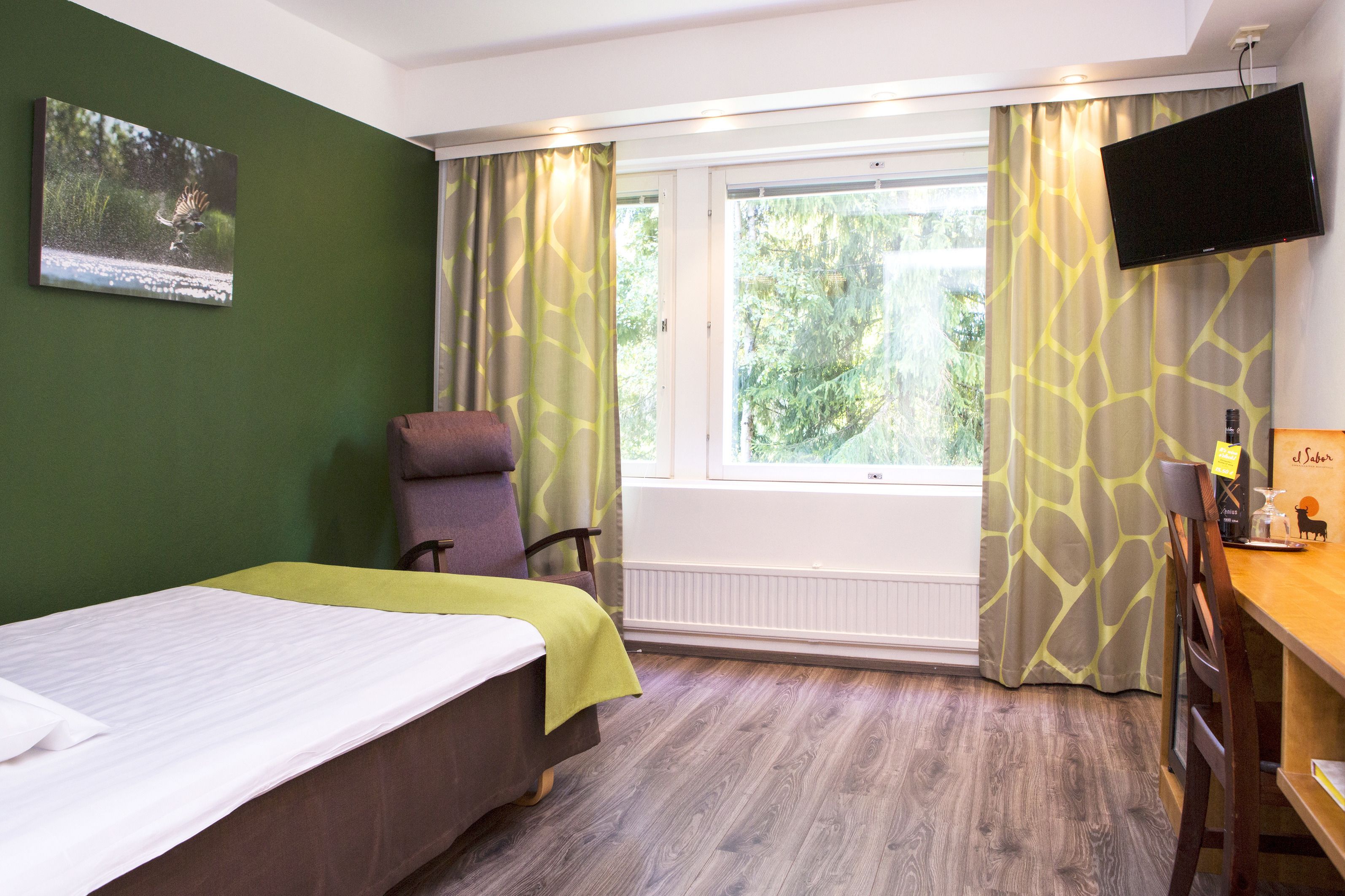 Phòng đơn Tiêu chuẩn | Bộ đồ giường cao cấp, bàn, màn/rèm cản sáng, phòng cách âm 