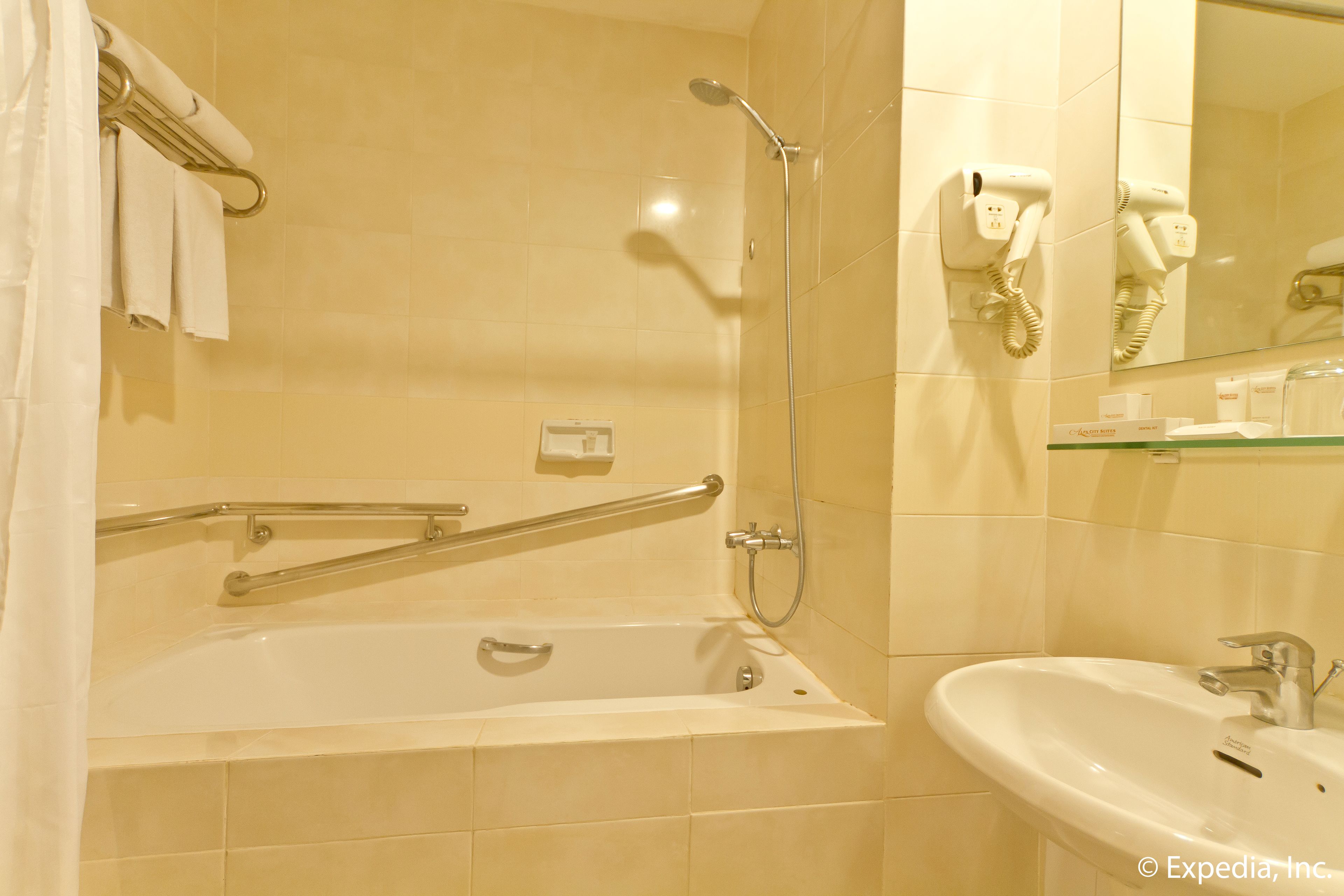 royal suite, 1 king bed | bathroom | shower, free toiletries, hair dryer, slippers