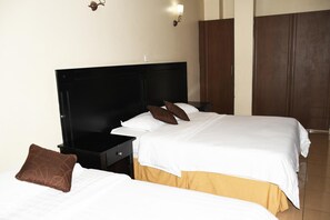 In-room safe, desk, blackout drapes, soundproofing - Jamia Central Hotel (Nairobi)