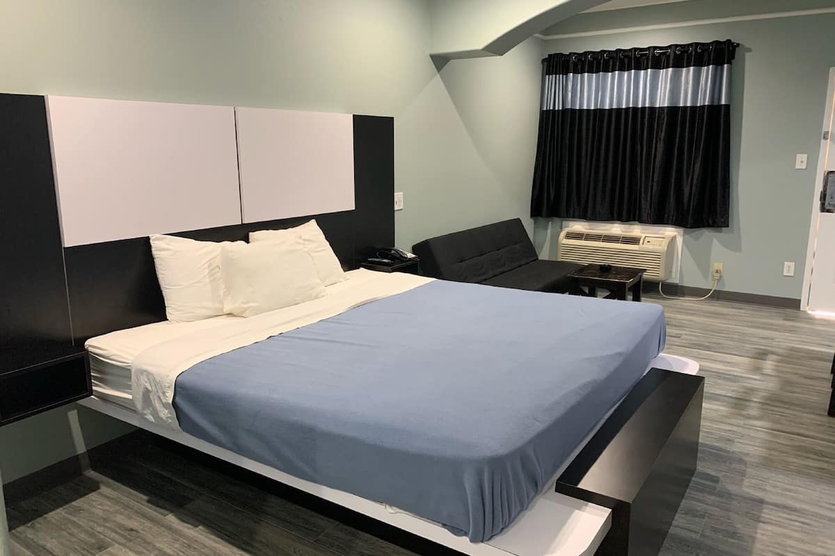 Desk, iron/ironing board, rollaway beds, free WiFi