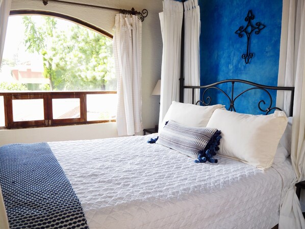 Double Room | Minibar, in-room safe, free WiFi, bed sheets - Casa Madeleine Boutique Hotel & Spa (Antigua Guatemala)