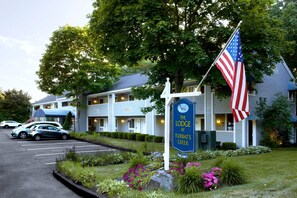 Front of property - The Lodge at Turbat's Creek (Kennebunkport)