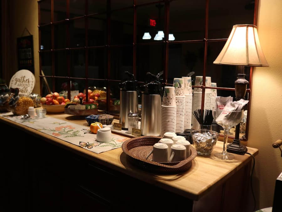 Petit déjeuner complet compris tous les jours