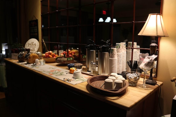 Free daily full breakfast - Iowa House (Ames)