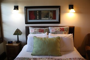 Ropa de cama de alta calidad, colchones con pillow-top y escritorio 