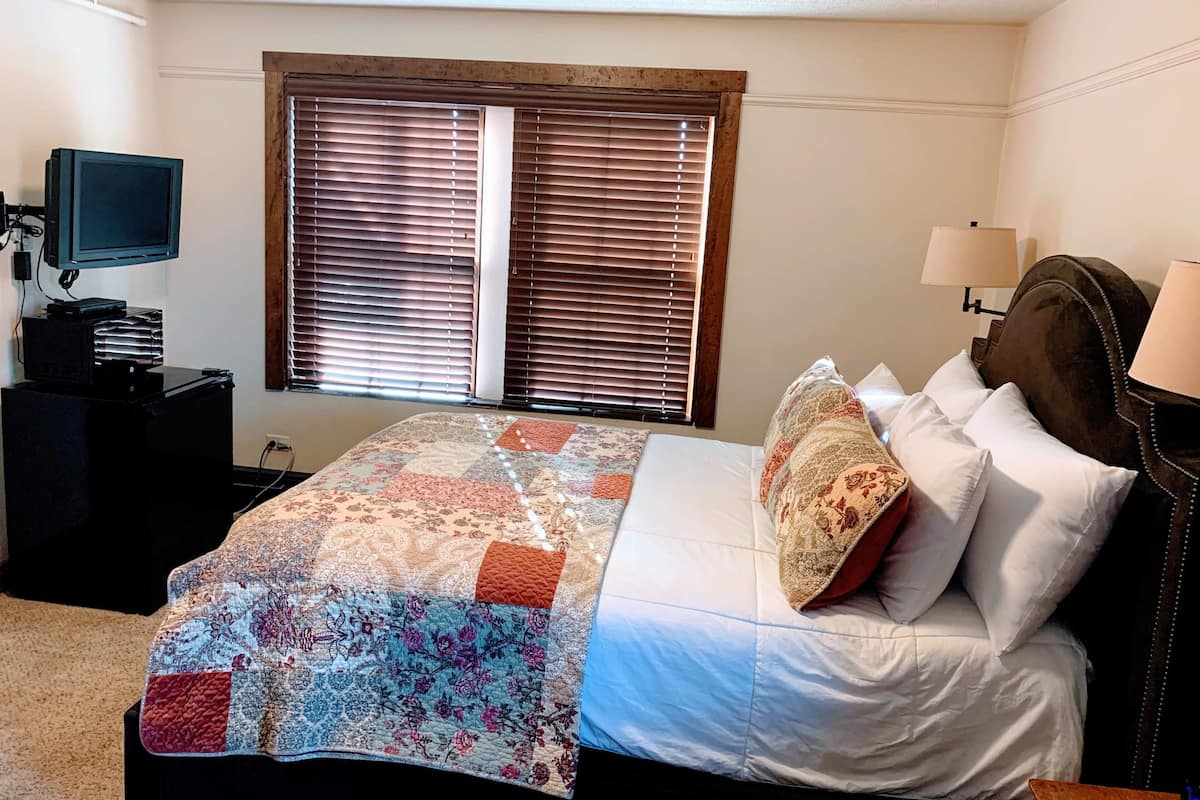 Kamer | Luxe beddengoed, pillowtop-bedden, een bureau