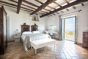 Master Suite | Premium bedding, minibar, in-room safe, free WiFi