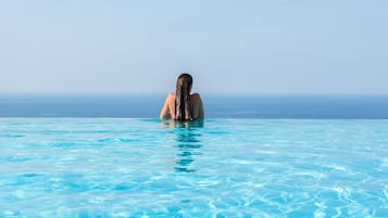 Seasonal outdoor pool, pool umbrellas, sun loungers